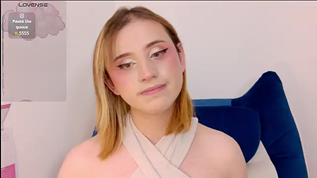 seraphine_star élő XXX-chatje