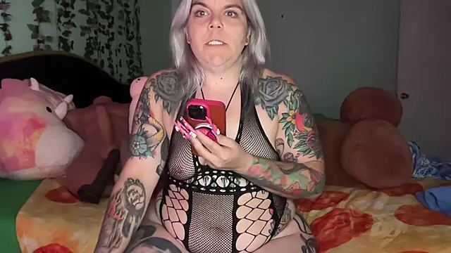 CherryBombBomb's Live XXX Chat
