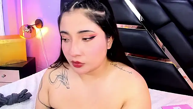 Emma_monserrat élő XXX-chatje