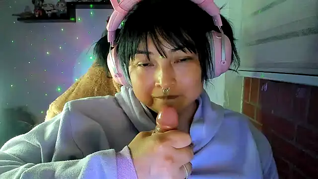Chat XXX en directo de Shaddycute_