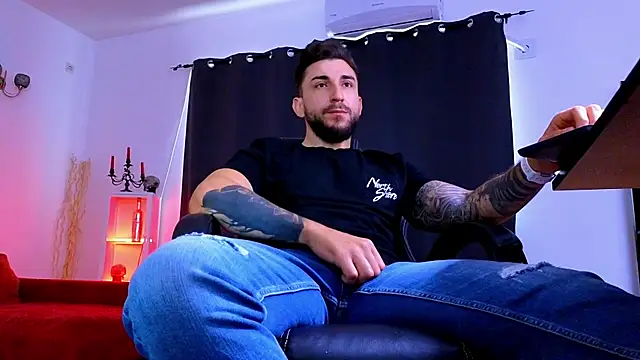 Czat XXX na żywo – MightyAaron66