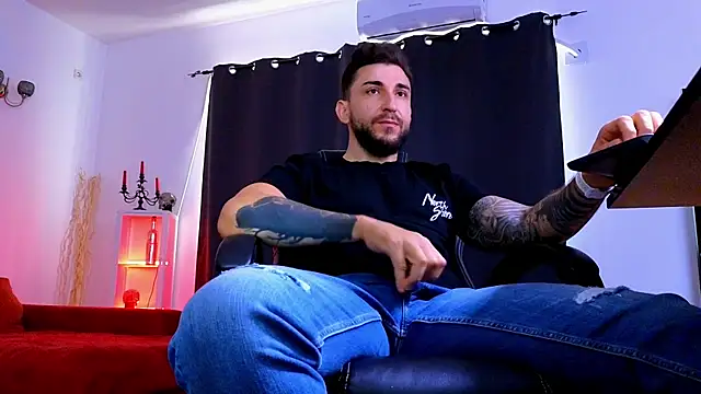 MightyAaron66 élő XXX-chatje