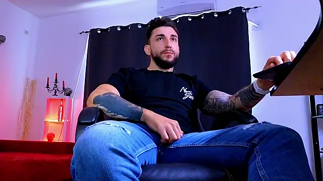 XXX chat uživo modela MightyAaron66