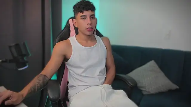 andy_cute22n Live XXX chat