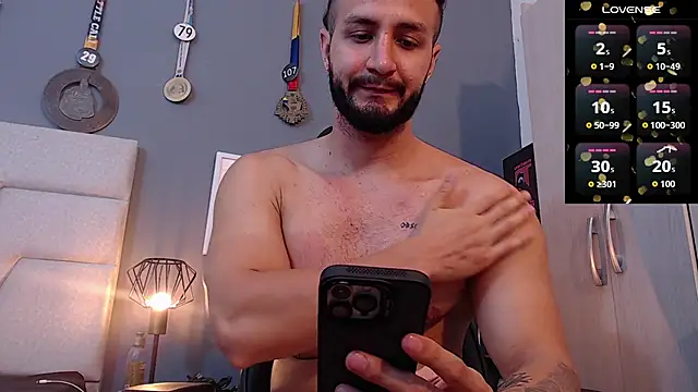XXX chat uživo modela AndyBlass