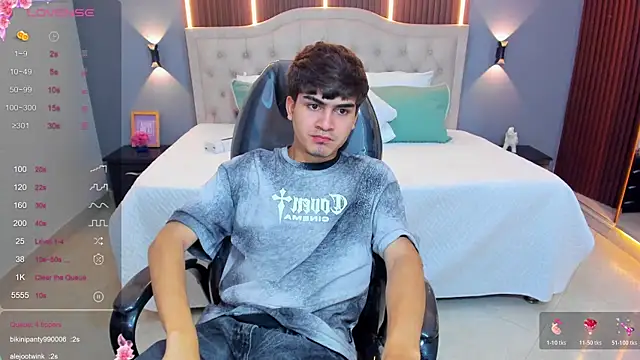 Chat XXX en directo de Tommy18__