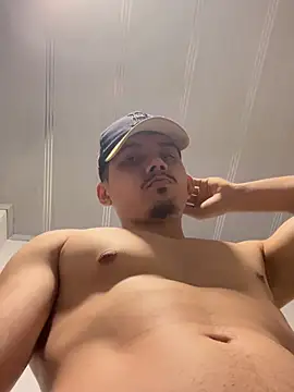 Show modela darkphysique na web-kameri