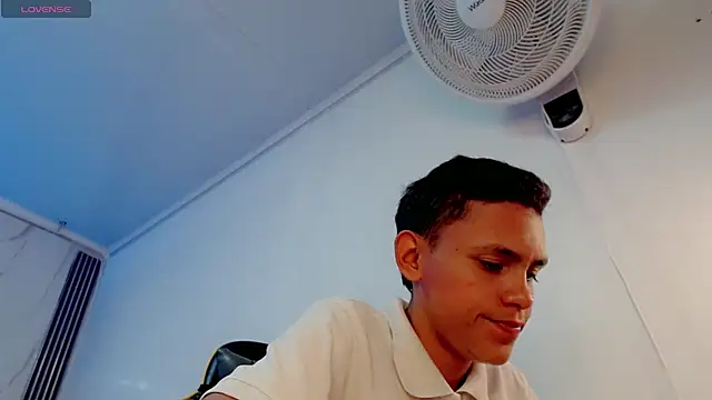 sombra_18's Live XXX Chat