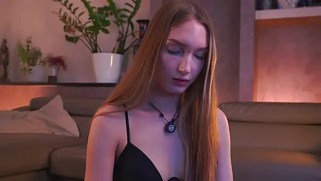 YvetteMilbrett Chat XXX live