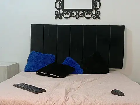 SamanthaLaurent Adlı Modelin Canlı XXX Sohbeti