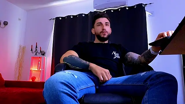 Czat XXX na żywo – MightyAaron66