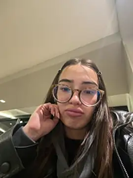 Sweet_Milaa1 élő XXX-chatje
