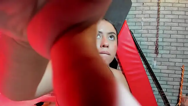 צ'אט XXX בשידור חי של hillary_bigbutt