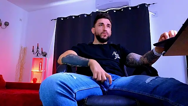 XXX chat uživo modela MightyAaron66