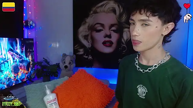 Онлайн чат XXX maxiy_001