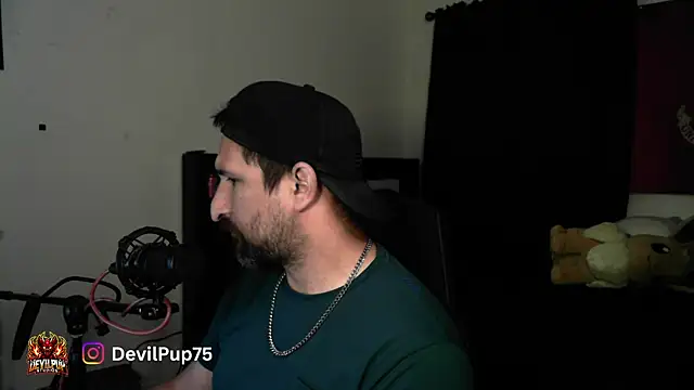 DevilPup75_ élő XXX-chatje