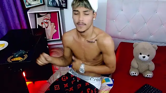 Angel_foxc13のライブXXXチャット