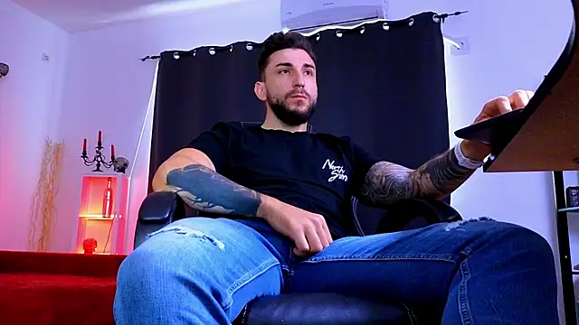 MightyAaron66 Live XXX Chat