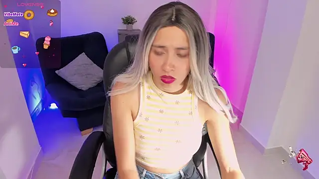 emilly_smith_1's Live XXX Chat
