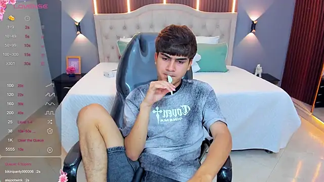 Živý XXX chat Tommy18__