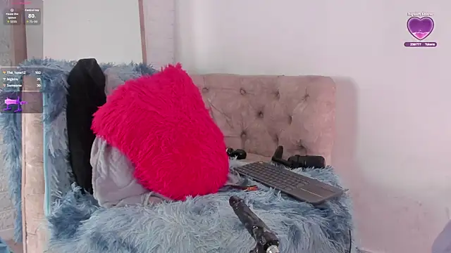 VioletWinters live XXX chat