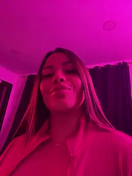 sexyyykloee Adlı Modelin Canlı XXX Sohbeti