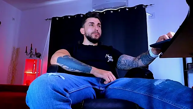 MightyAaron66n Live XXX chat