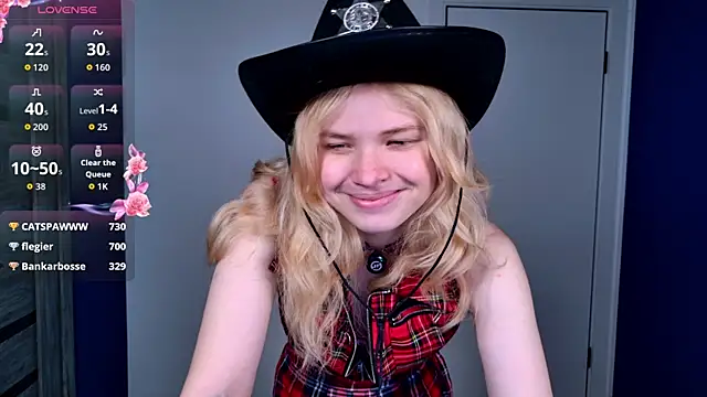 ChloeWells live XXX chat