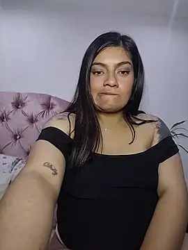 Roxane777 Adlı Modelin Canlı XXX Sohbeti