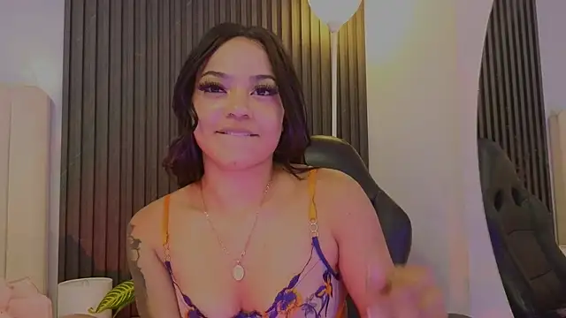 Chat XXX en directo de Madiee_Rhea