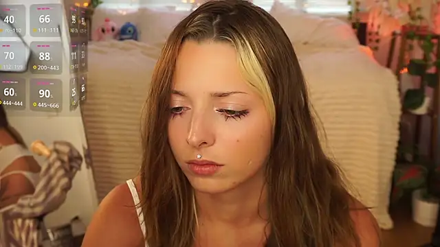Chat XXX en directo de LoraDollie