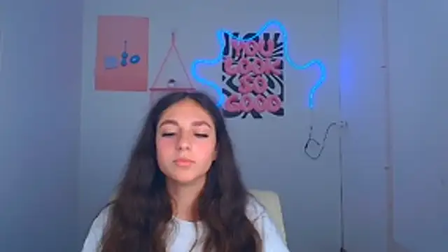 KissMeJulia élő XXX-chatje