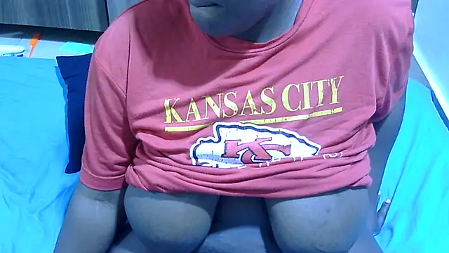 Czat XXX na żywo – RawHoneyXO_