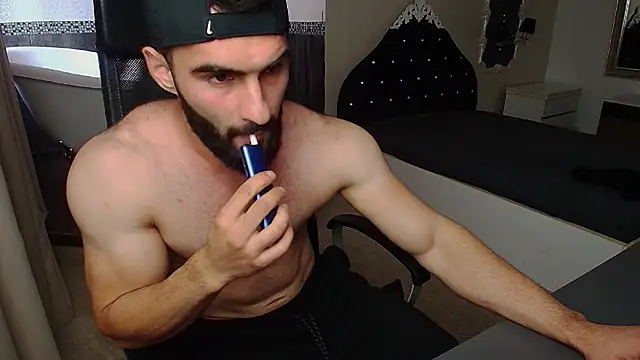 MicahLane Chat XXX in diretta