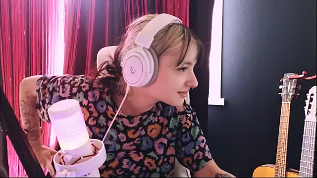 Онлайн чат XXX Avi_Nile