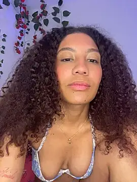 Czat XXX na żywo – Daphnne_Curly