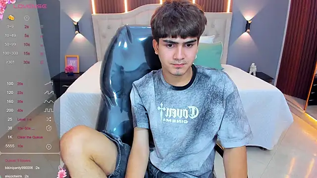 XXX chat uživo modela Tommy18__