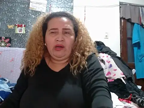 Perla1981-- Live XXX-Chat