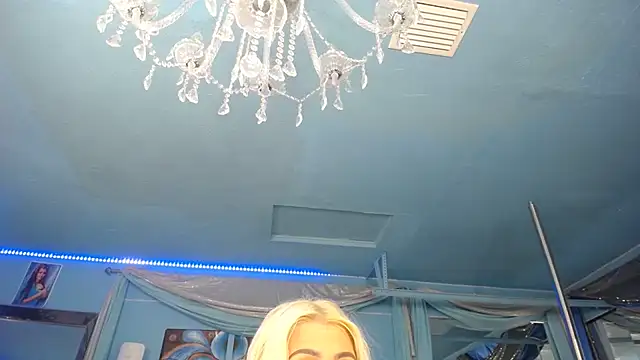 צ'אט XXX בשידור חי של ADRIANNA_FOX