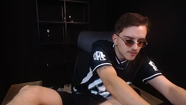 Czat XXX na żywo – FelixStarkk