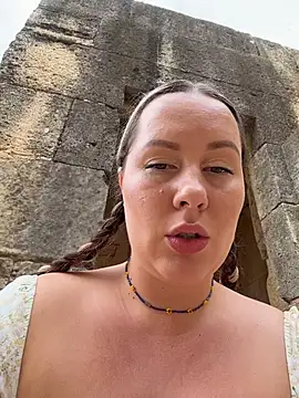 Chat XXX en directo de Mona_Plus