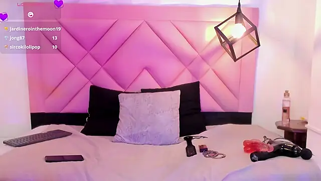 curly_babe Adlı Modelin Canlı XXX Sohbeti