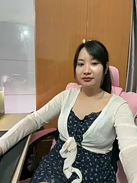 QuynhAnh68's Live XXX Chat