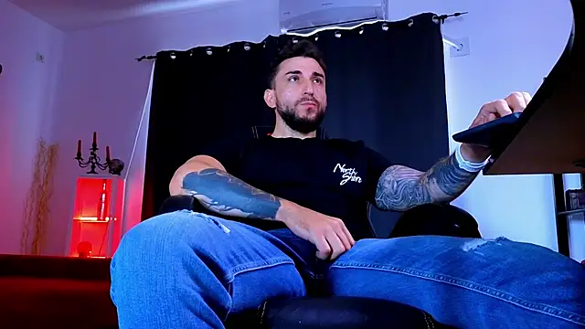 MightyAaron66 – Naživo XXX chat