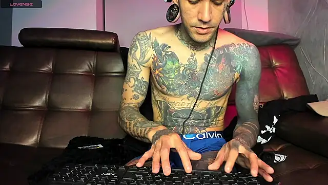 jhonny__ackerman Adlı Modelin Canlı XXX Sohbeti