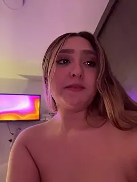 MoraInFire Adlı Modelin Canlı XXX Sohbeti
