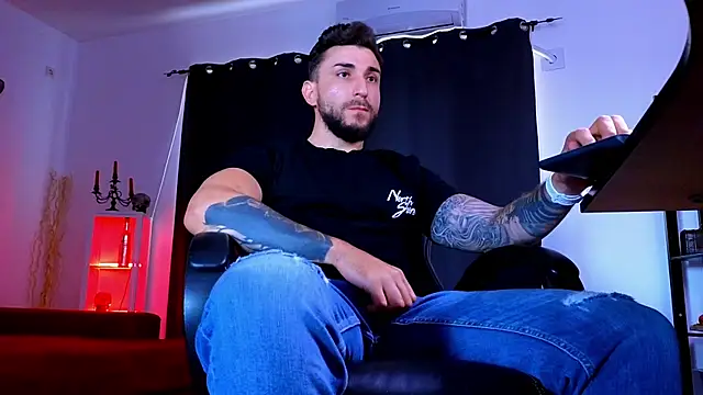 MightyAaron66 Adlı Modelin Canlı XXX Sohbeti