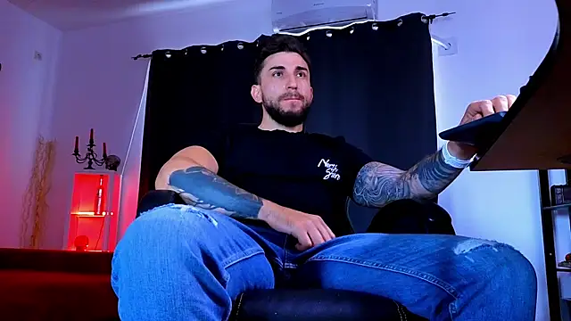 MightyAaron66 Live XXX Chat