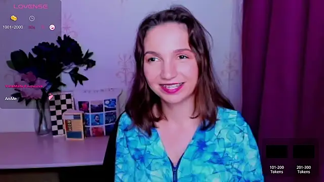 Chatroom XXX en direct de KindHazelHere_