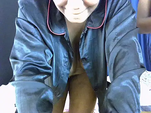 FlirtyMira's Live XXX Chat